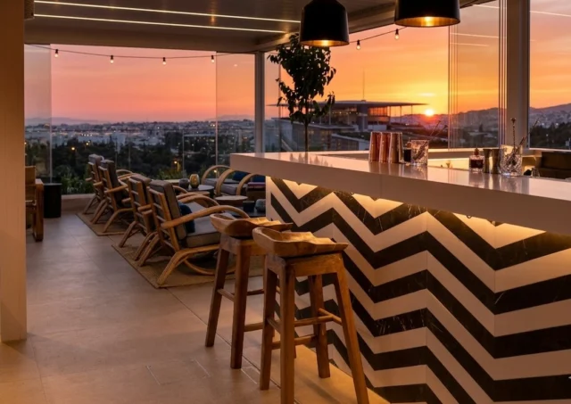 From the striking lines of our zigzag bar to the golden hues over the horizon, every detail at the Martini Bar is designed to inspire. Join us this May Day for an elevated evening.✨

#eandoAthens #AthensSunset #MayDay #RooftopBars #AthensVibes #GoldenHour #MartiniBar #VisitAthens