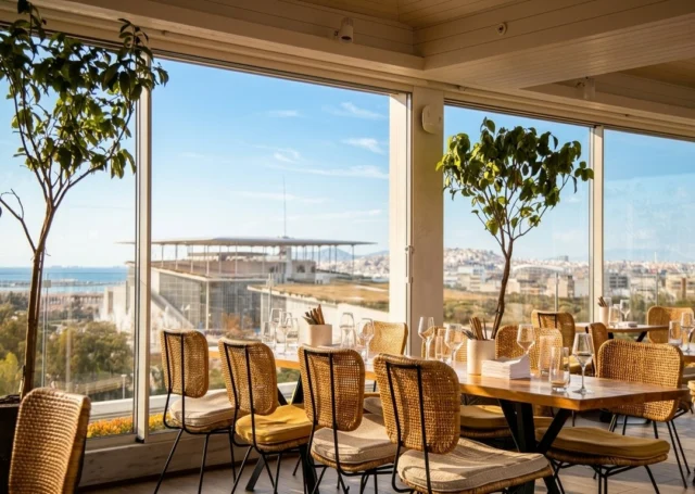 A fresh perspective for a new week. ✨
Monday at e&o Athens looks like this. Golden light, iconic views and the perfect setting to ease into the week.🥢
#eandoAthens #AthensMarriott #AthensViews #RooftopVibes #MondayVibe #AthensGreece
