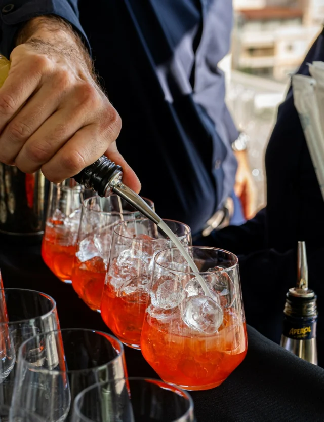 Sunset sips and rooftop trips. Experience the ultimate mix of taste and view at e&o Athens. 

#eandoAthens #AthensMarriott #RooftopBar #AthensViews