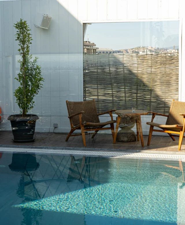 Our rooftop pool is the ultimate summer backdrop. From poolside lounging to panoramic dining, experience Athens from a different perspective. 

#eandoAthens #AthensMarriott #RooftopPool #SummerInAthens #PoolsideDining