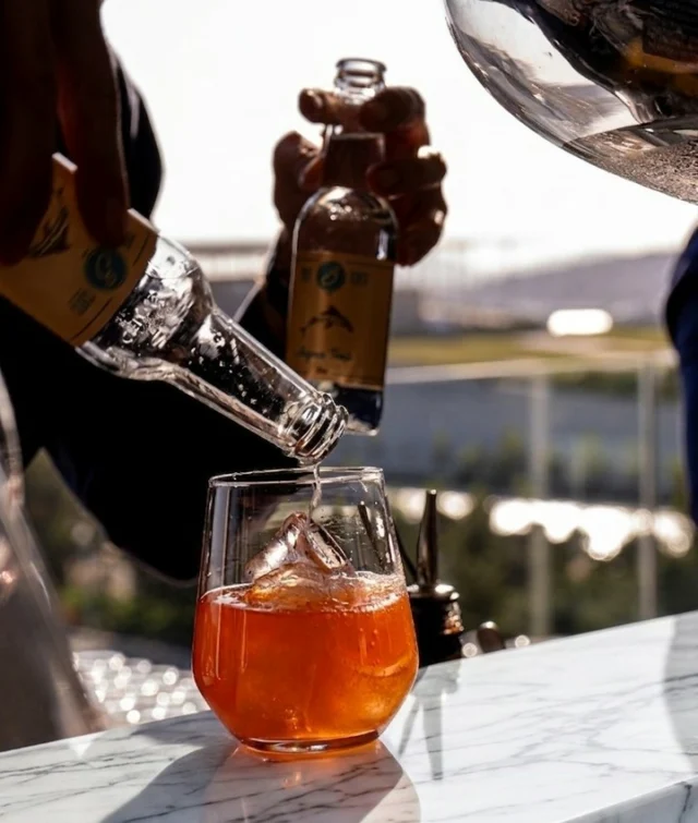 Your Saturday night destination, defined. Unparalleled rooftop views, master mixology and a Pan-Asian menu designed to elevate your weekend. 🌆✨
See you at the top.
#eandoAthens #SaturdayNightAthens #AthensRooftop #AthensMarriott #AthensByNight #PanAsianAthens #AthensCocktails #WeekendVibesAthens